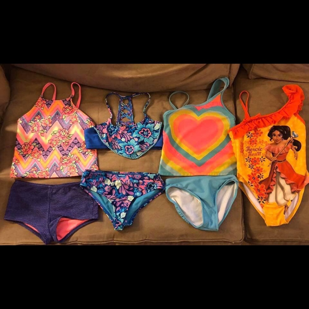 Excellent Condition girls size 4/5 bathing suits.